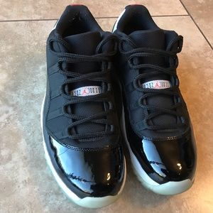 Air Jordan 11 Retro Low Black - Size 12